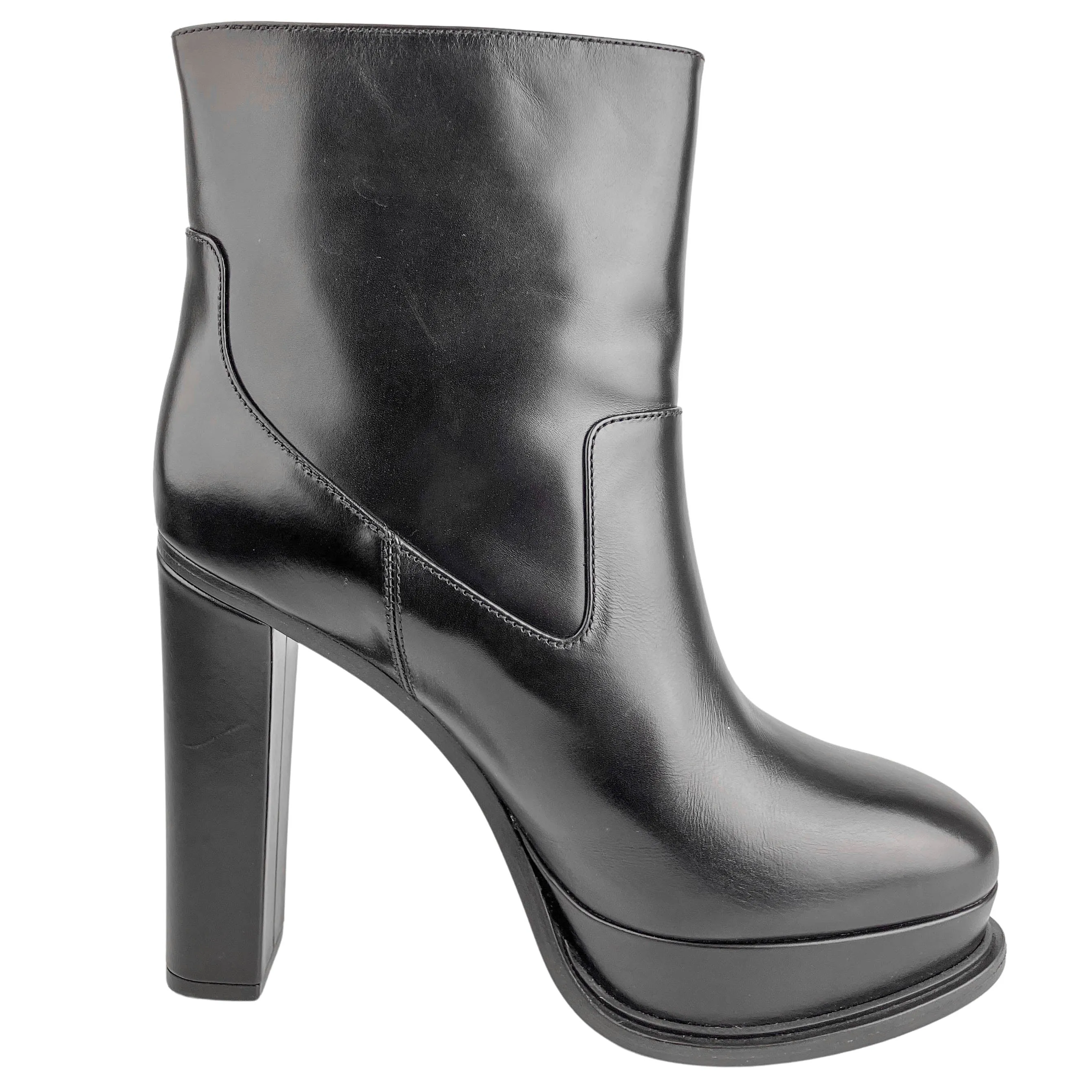 Alexander McQueen Ankle Boots in Black
