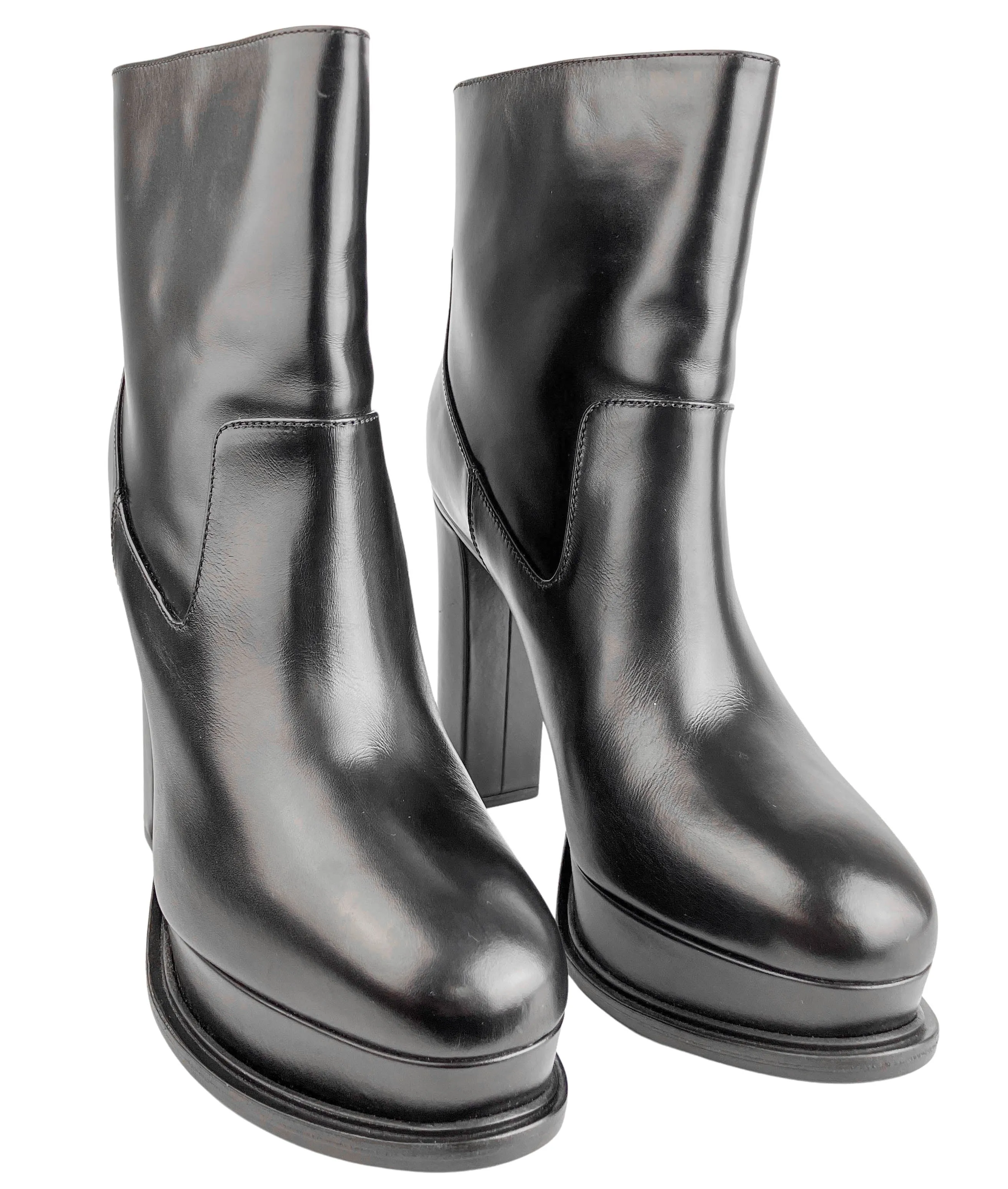 Alexander McQueen Ankle Boots in Black