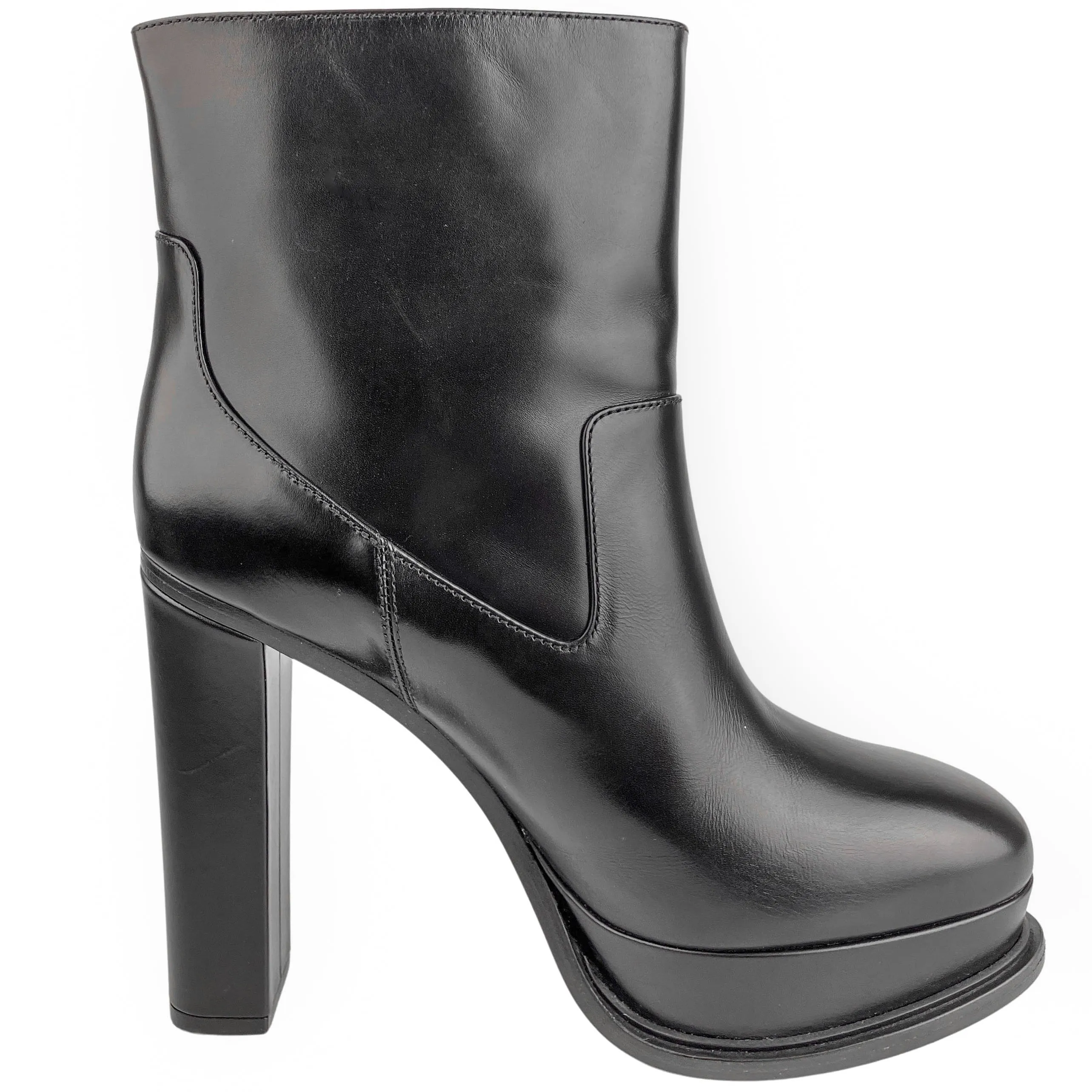 Alexander McQueen Ankle Boots in Black